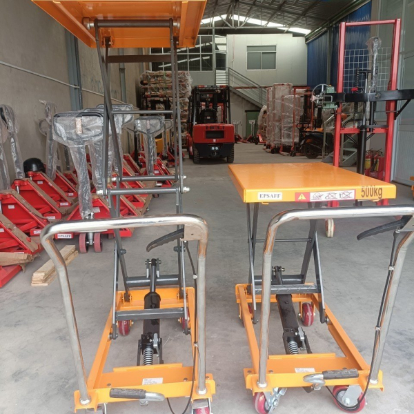 Xe nâng mặt bàn 500kg 1.5m