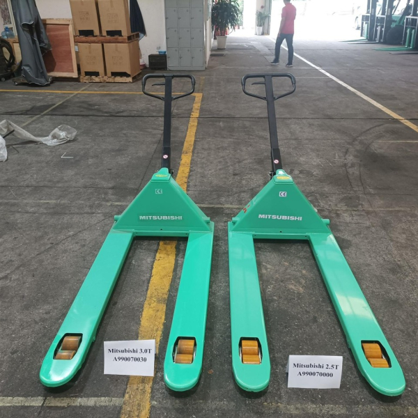 Xe nâng tay 3000kg Mitsubishi