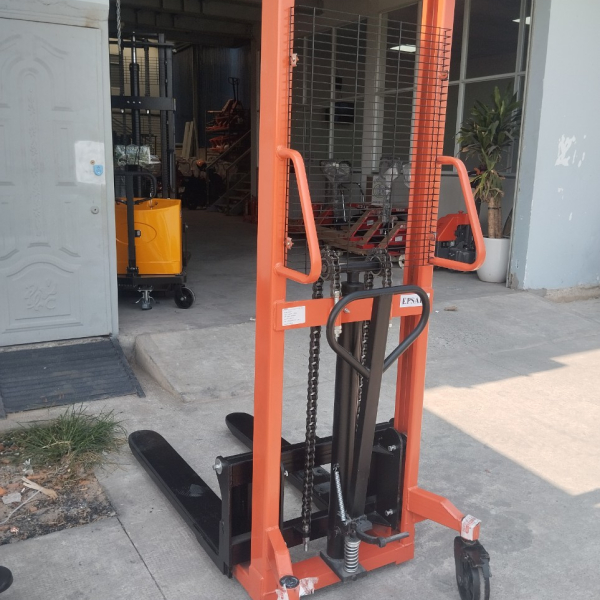 Xe nâng tay cao 1 tấn