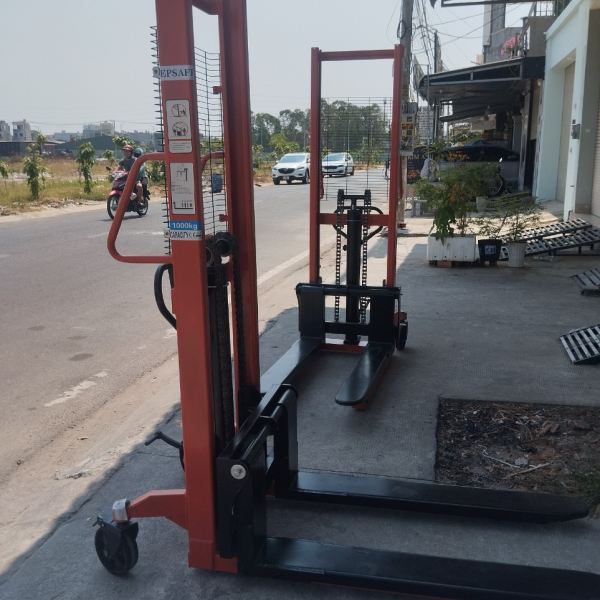 Xe nâng tay cao 1 tấn